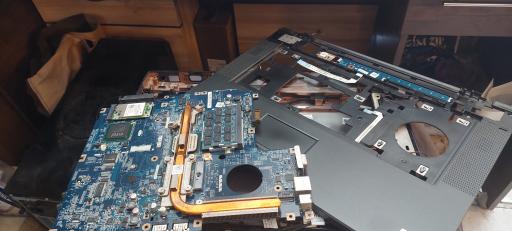 عکس کامپیوتر شرق نوین