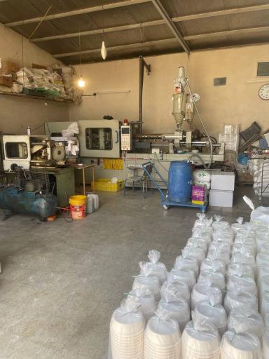 عکس تولید قطعات و ظروف پلاستیکی پاکدل