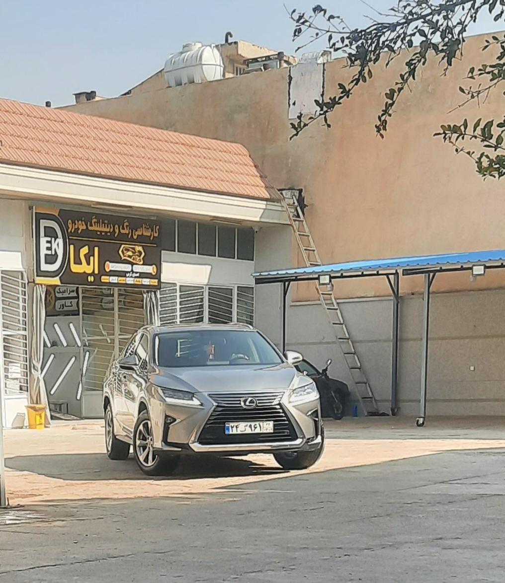 عکس کارشناسی رنگ و دیتیلینگ ایکا