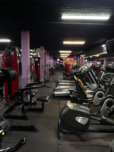 عکس باشگاه بدنسازی قهرمان