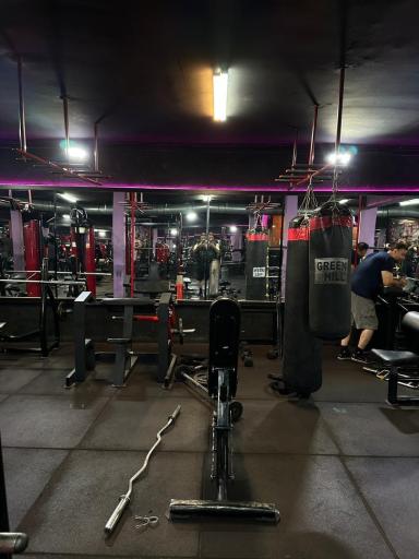 عکس باشگاه بدنسازی قهرمان