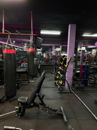 عکس باشگاه بدنسازی قهرمان