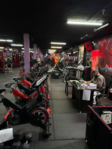 عکس باشگاه بدنسازی قهرمان