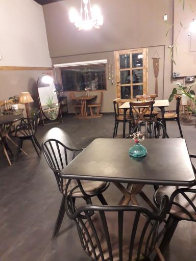 عکس کافه لارزا 