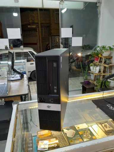 عکس فروشگاه لپ تاپ معلم