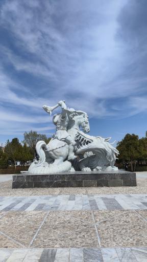 عکس تندیس و مجسمه جنگ رستم با اژدها