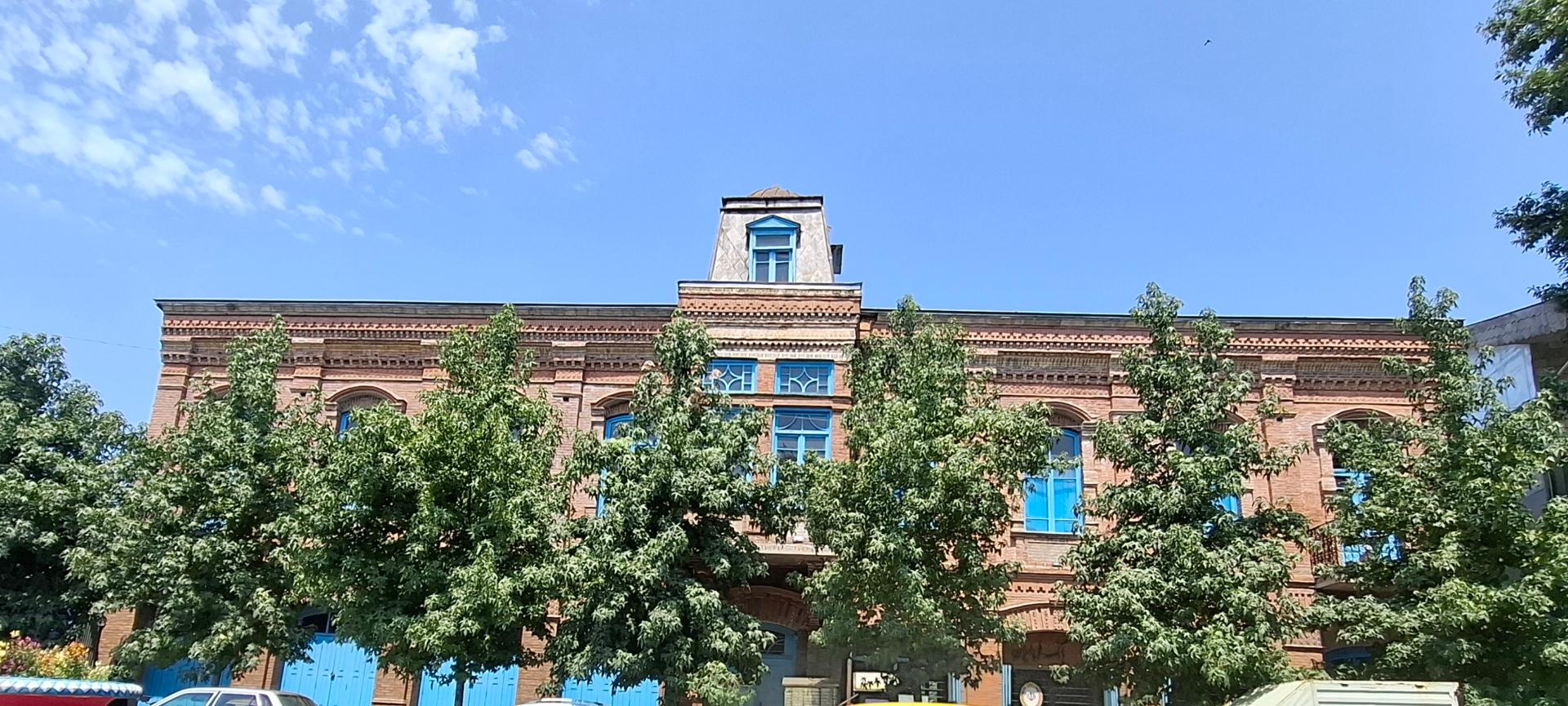 عکس ساختمان قدیمی قندچیان