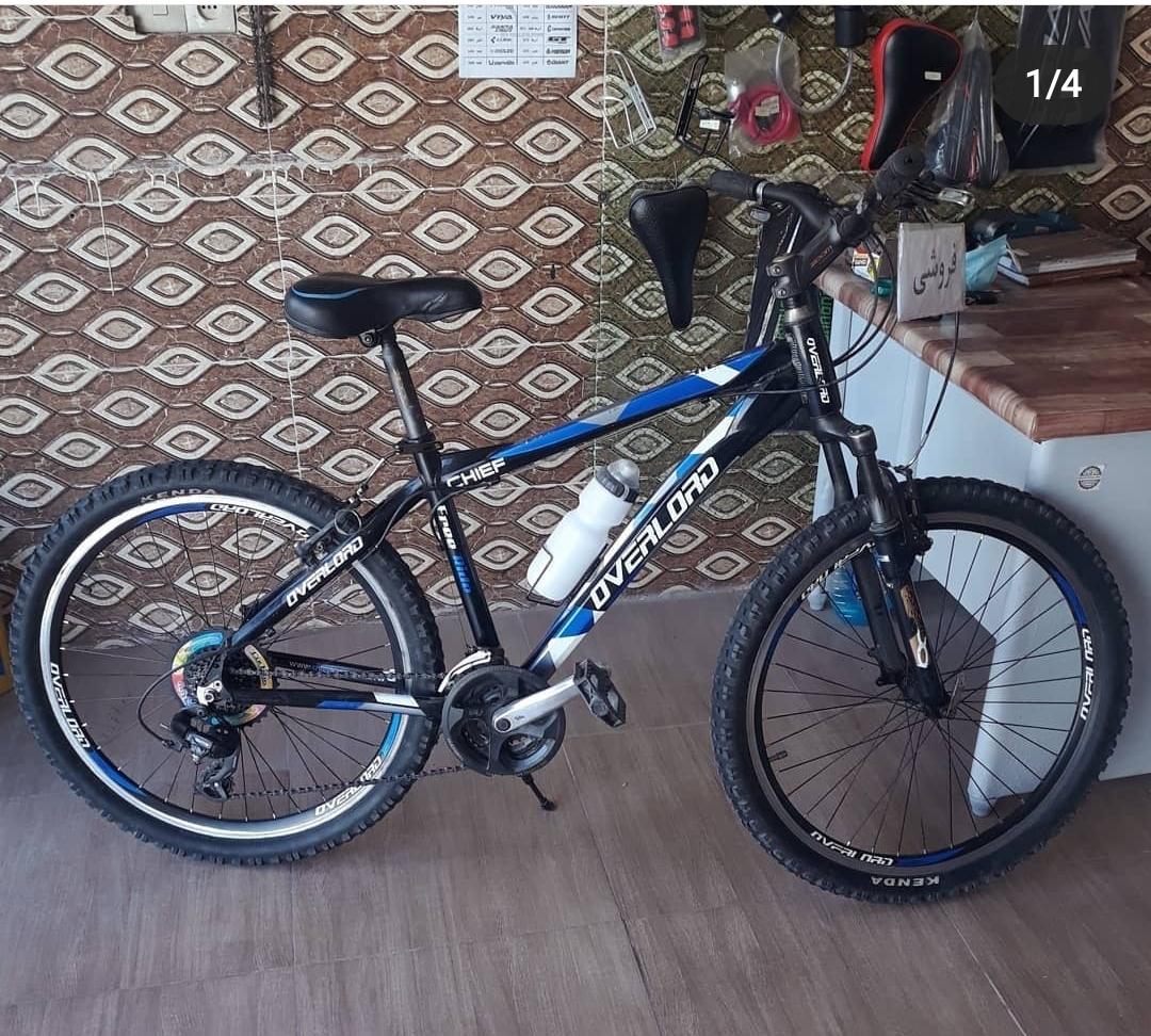 عکس جوان دوچرخ