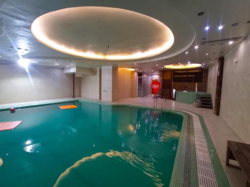 عکس استخر هتل ملل