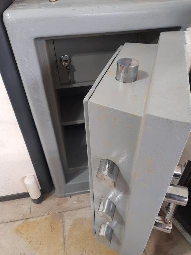 عکس فروشگاه گاوصندوق حافظ گنج