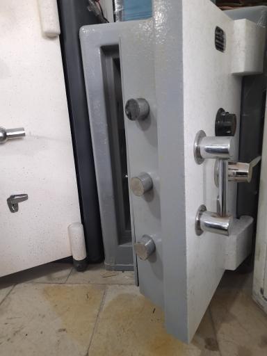 عکس فروشگاه گاوصندوق حافظ گنج