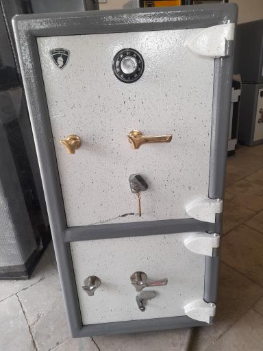 عکس فروشگاه گاوصندوق حافظ گنج