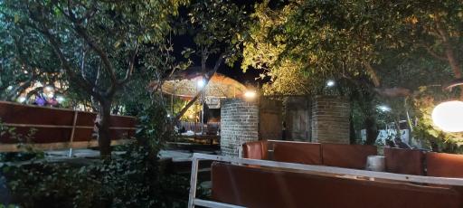 عکس باغ رستوران یاقوت