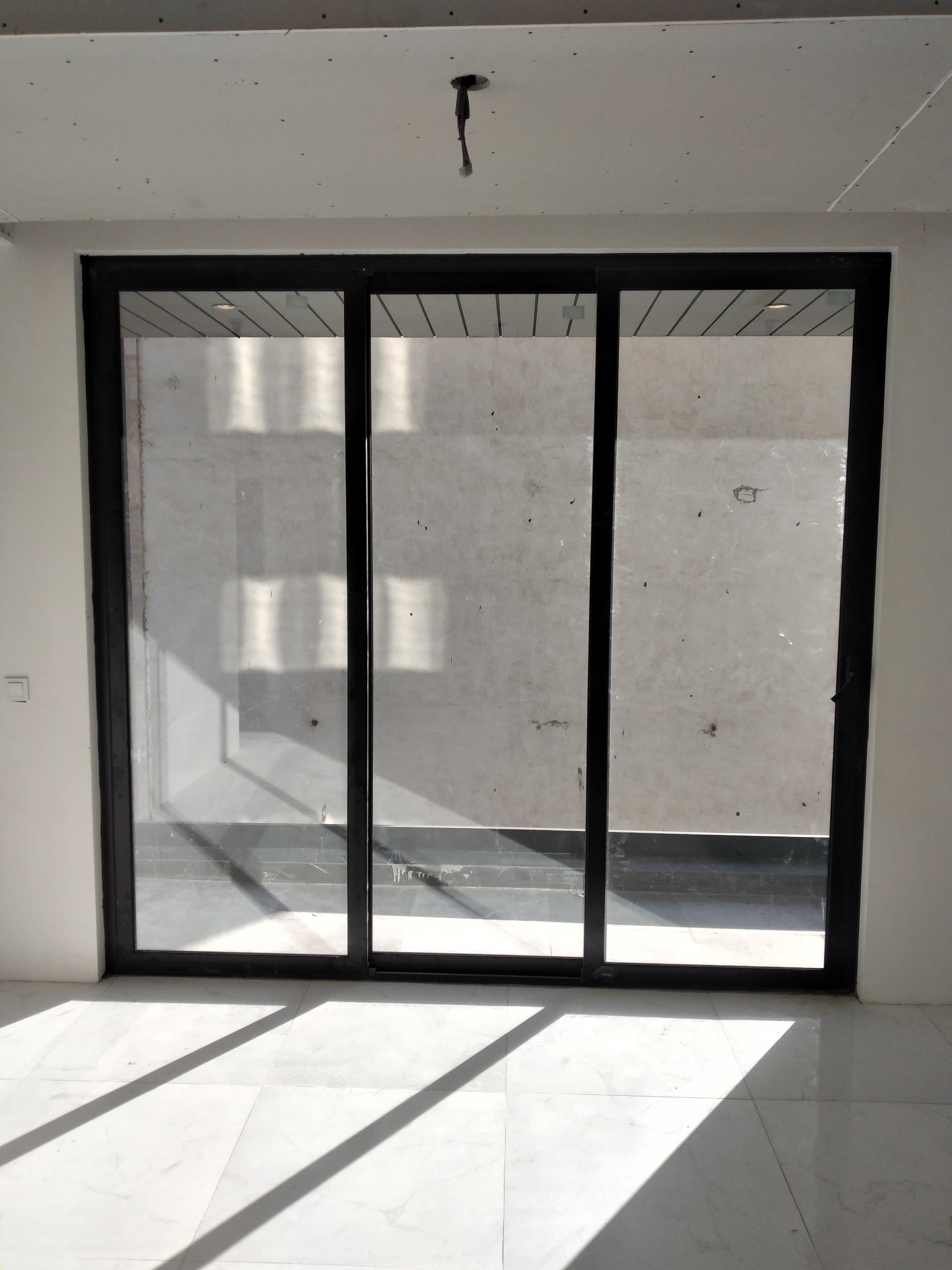 عکس شیشه بری و کرکره برقی آنتیک