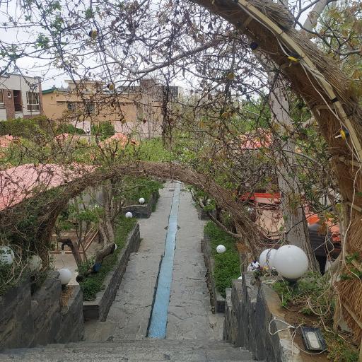 عکس باغ رستوران یاقوت