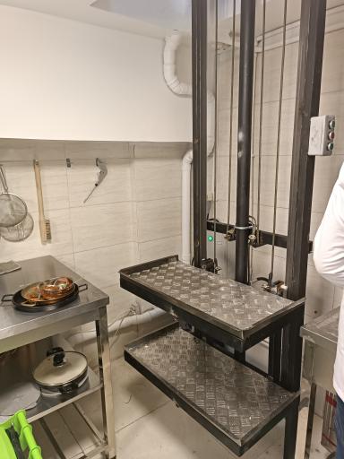کارخانه بالابرسازی دیاکولیفت