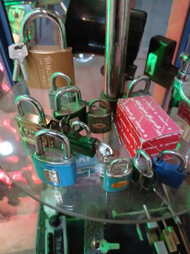 عکس قفل و کلید قاسمی