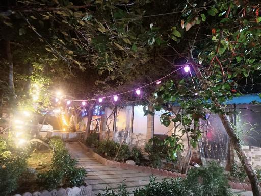 عکس باغچه رستوران ترنج