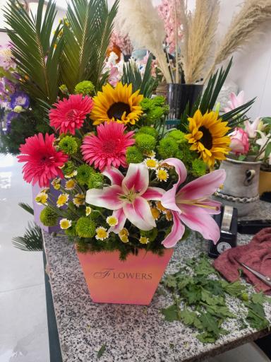 عکس گل فروشی کافه گل