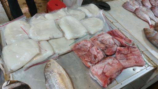 عکس بازار ماهی فروشان