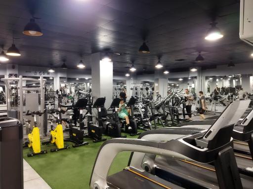 عکس باشگاه بدنسازی زندگی سبز