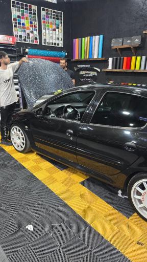 عکس فروشگاه استیکر خودرو (کار استیکر)