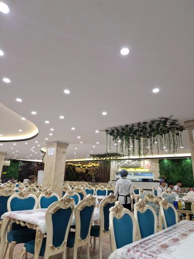 عکس رستوران بزرگ رومی