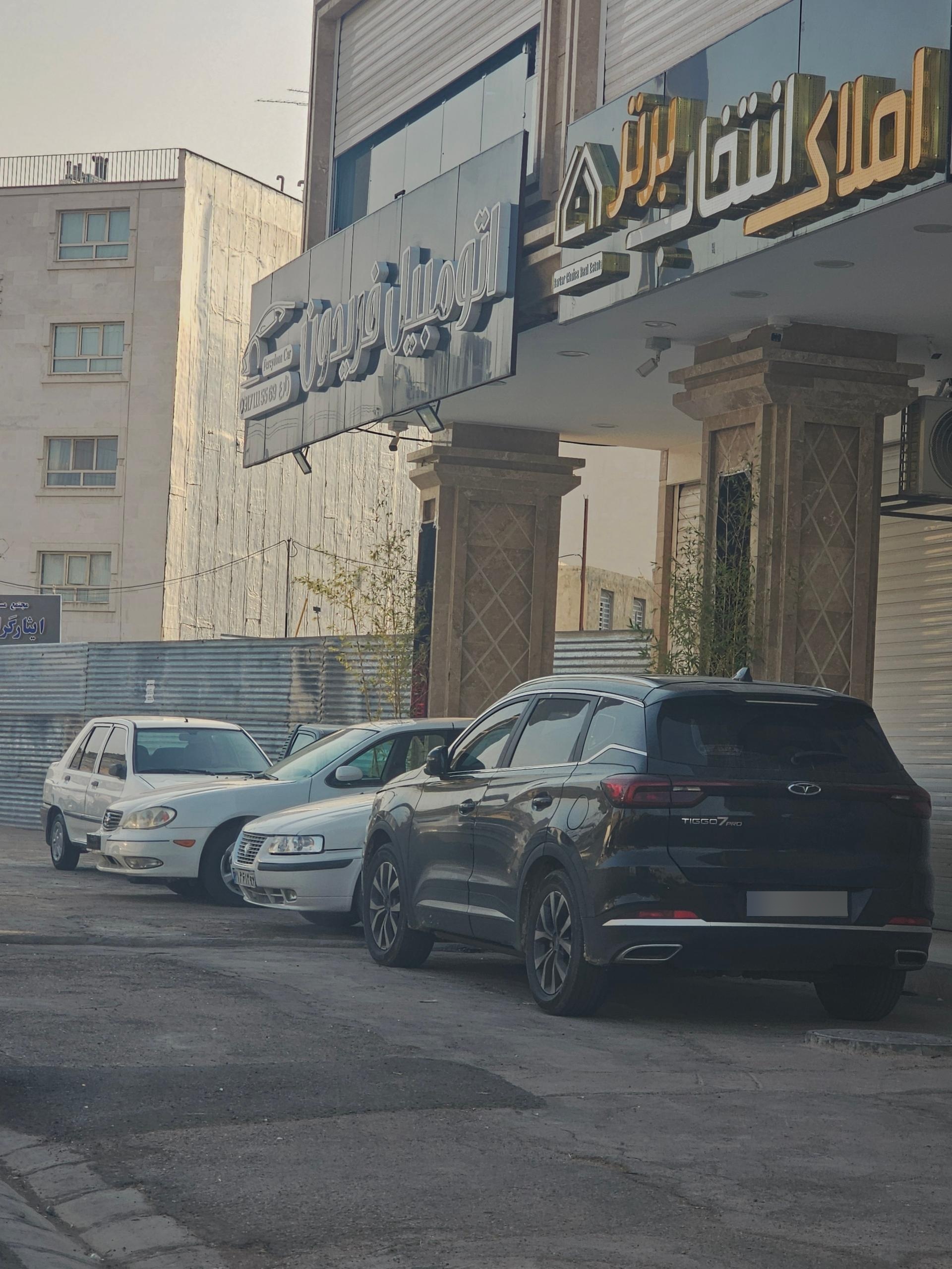 عکس نمایشگاه اتومبیل فریدون