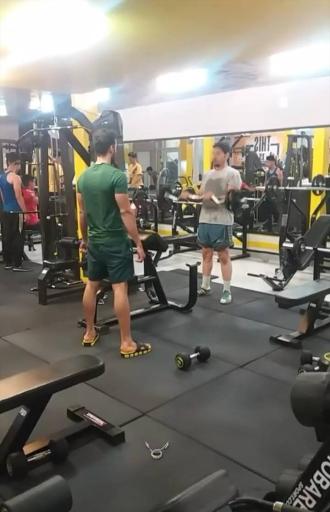 عکس باشگاه بدنسازی فیت استایل