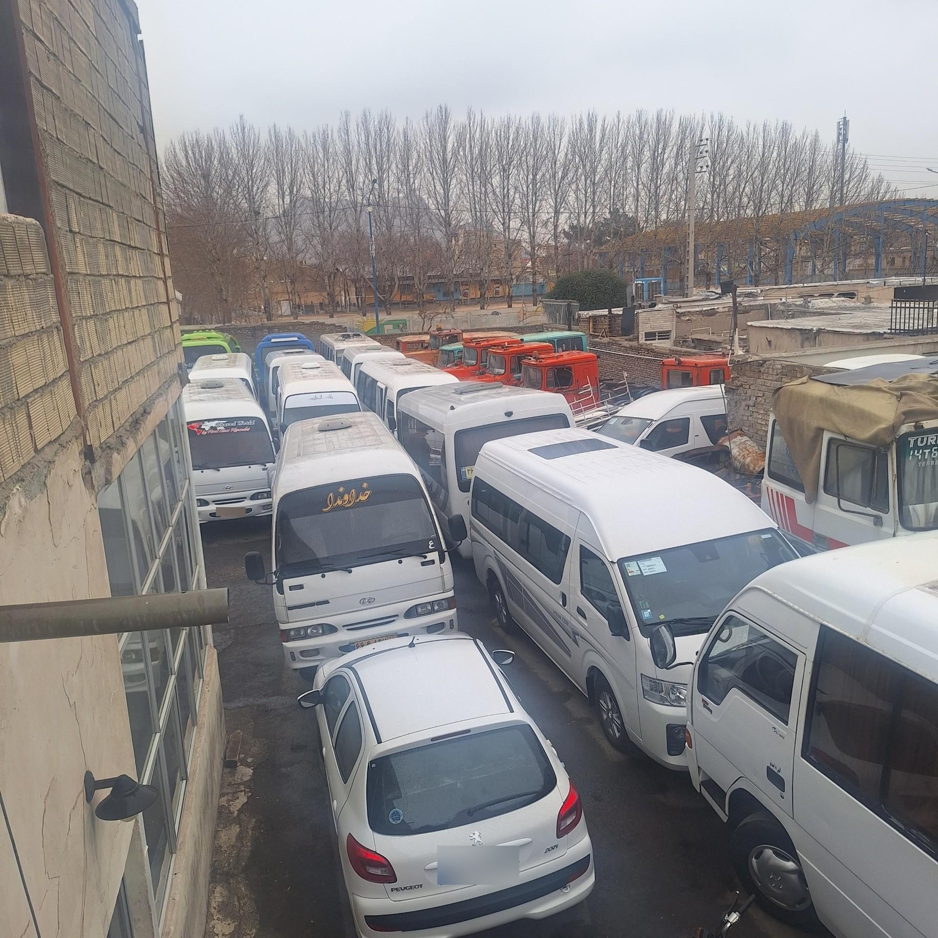 عکس نمایشگاه انواع مینی بوس جاوید