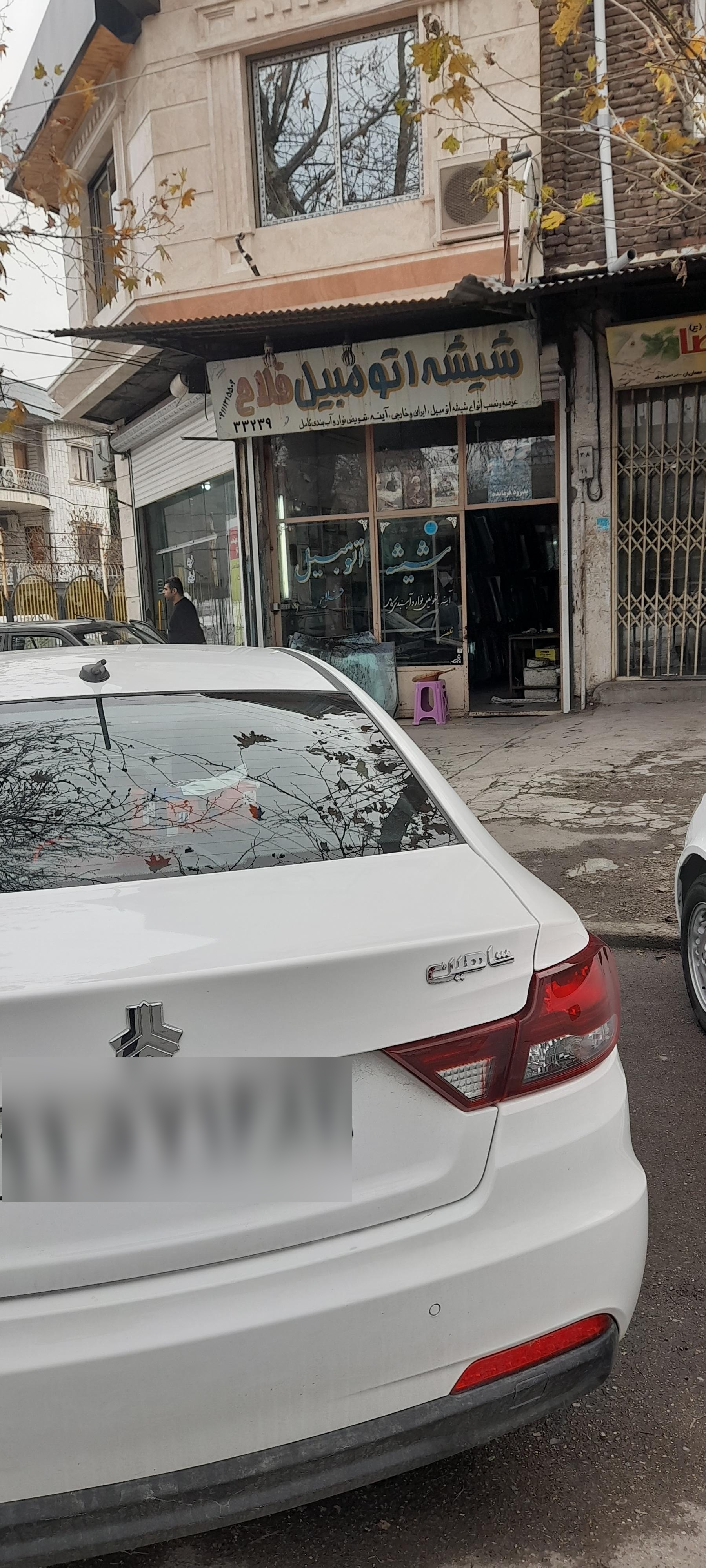 عکس شیشه اتومبیل فلاح