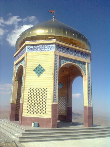 عکس مزار شهدای گمنام کوه سرخه