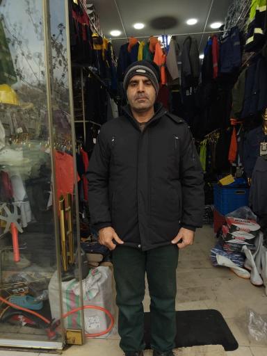 عکس تولیدی کاپشن زمستانی و تیشرت کار و لباس کار کارپوشان