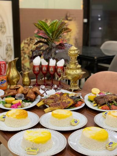عکس رستوران و باغچه سنتی تاج محل