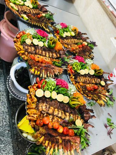 عکس رستوران و باغچه سنتی تاج محل