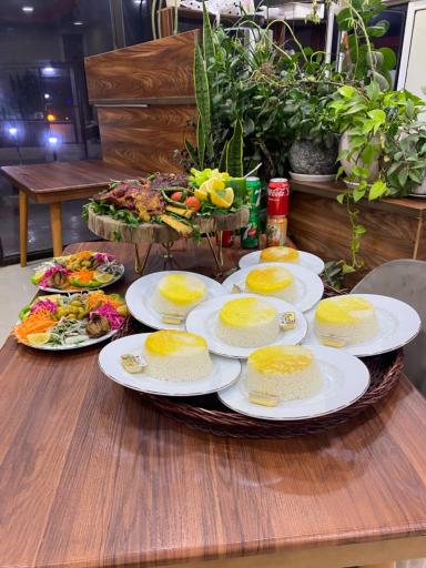 عکس رستوران و باغچه سنتی تاج محل