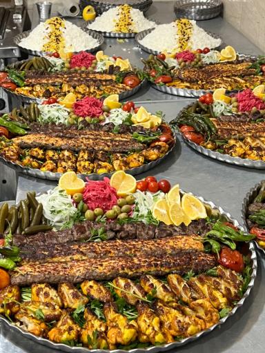 عکس رستوران و باغچه سنتی تاج محل
