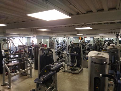 عکس باشگاه ورزشی مکث