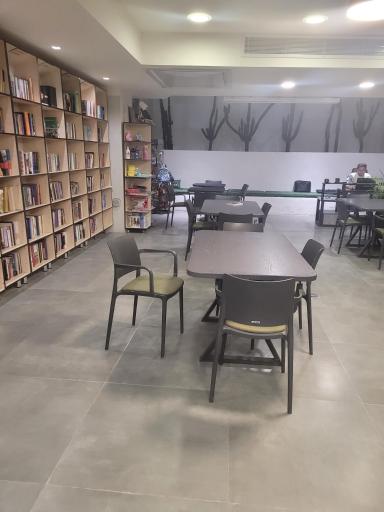 عکس  کافه کتاب هشت کافه