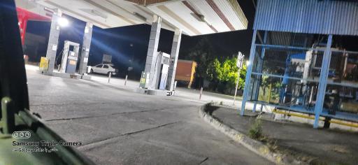 عکس جایگاه خدمتگزار (بنزین و CNG)