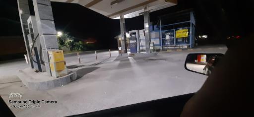 عکس جایگاه خدمتگزار (بنزین و CNG)