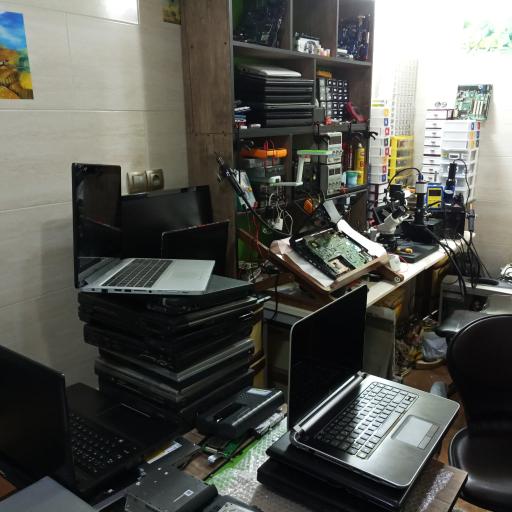 عکس دفتر فروش و تعمیرات لپ تاپ
