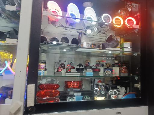 عکس فروشگاه تزیینات سیستم حرفه ای ها