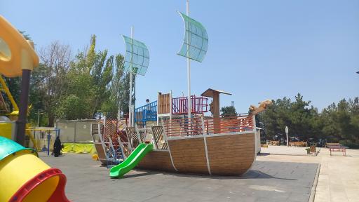 عکس زمین بازی کودکان پارک پرواز 