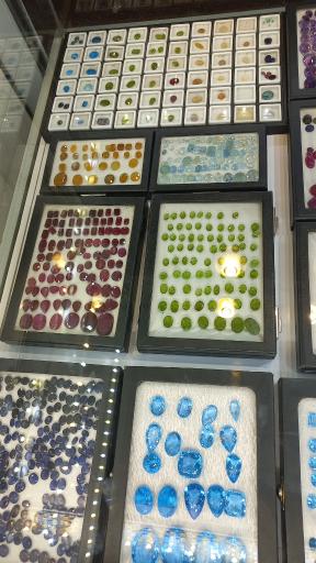 عکس سنگ‌های معدنی مهدیزادگان حسینی