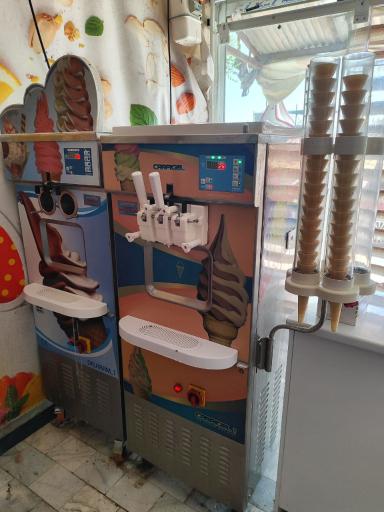 عکس لبنیات بستنی برکت 