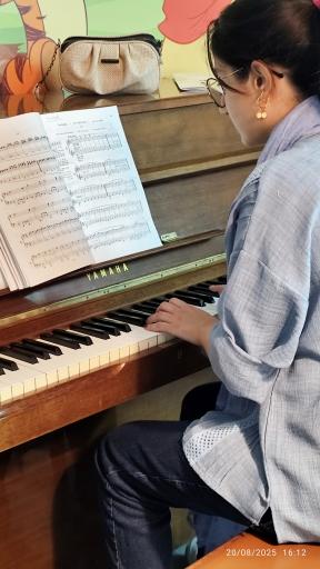 عکس آکادمی موسیقی برزگر