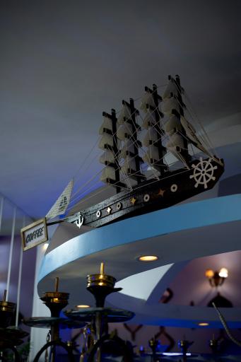 عکس کافه رستوران کشتی سفید