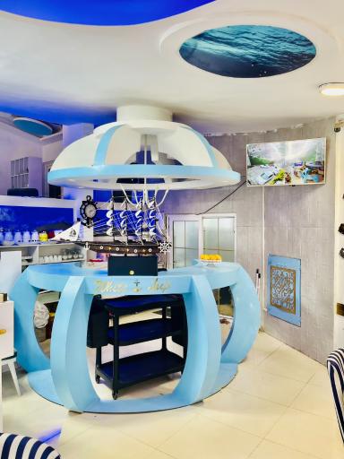 عکس کافه رستوران کشتی سفید