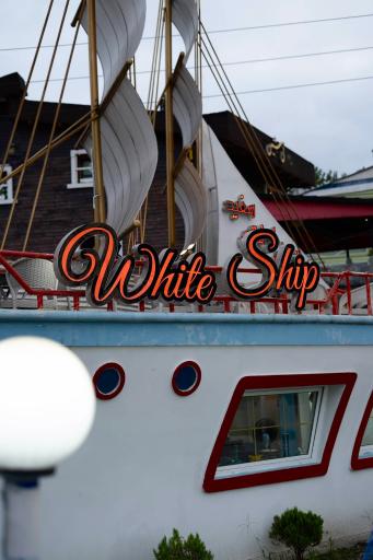 عکس کافه رستوران کشتی سفید